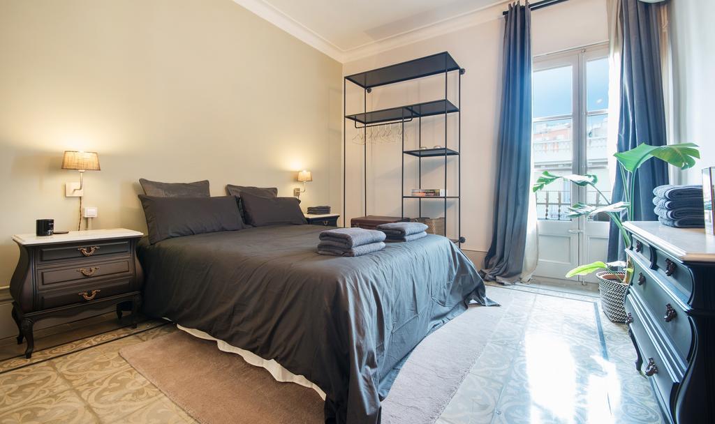 You Stylish Boutique Apartments บาร์เซโลนา ภายนอก รูปภาพ