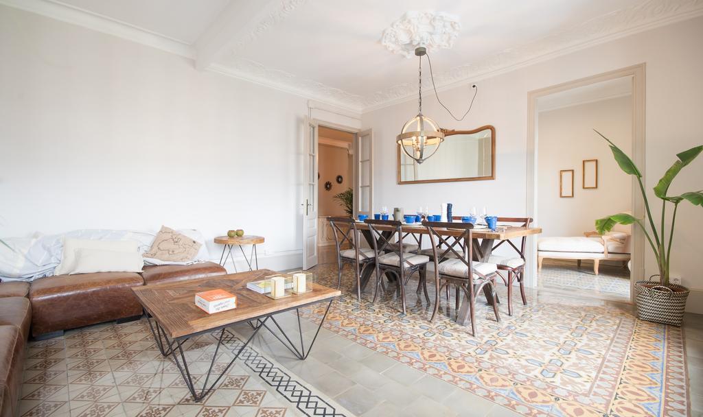 You Stylish Boutique Apartments บาร์เซโลนา ภายนอก รูปภาพ