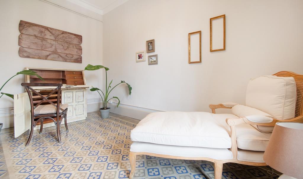 You Stylish Boutique Apartments บาร์เซโลนา ภายนอก รูปภาพ